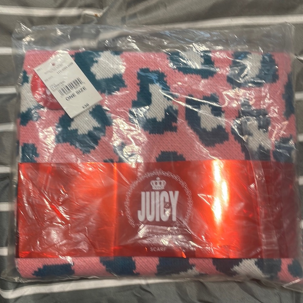 Juicy couture scarf